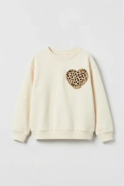 Kız Bebek & Çocuk Leopar Desenli Kalp Detaylı Ekru Sweatshirt