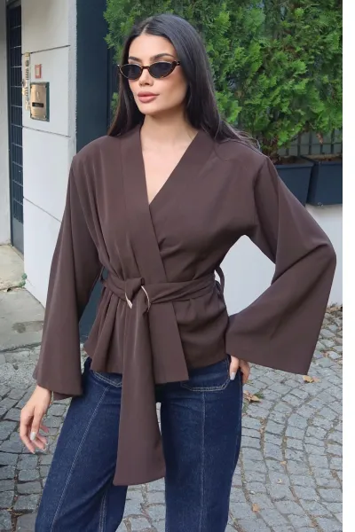 Krep Kumaş Kruvaze Kemerli Kimono Bluz — Kahverengi
