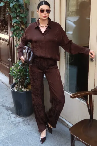Leopar Desenli Saten Gömlekli Takım - Şık Zarif — Kahverengi