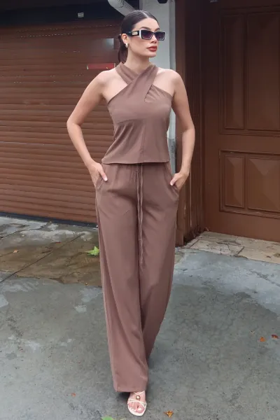 Linda Twill Kumaş Boyundan Geçmeli Takım — Kahverengi