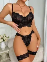 Siyah Dantel Bralet ve String Külot Takımı Bacak Bantlı Fantazi İç Giyim Seti