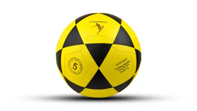 FUTBOL TOPU YAPIŞTIRMA