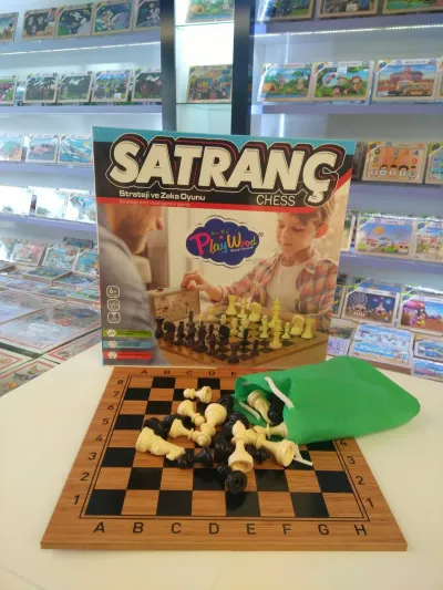 KUTUDA AHŞAP SATRANÇ OYUNU