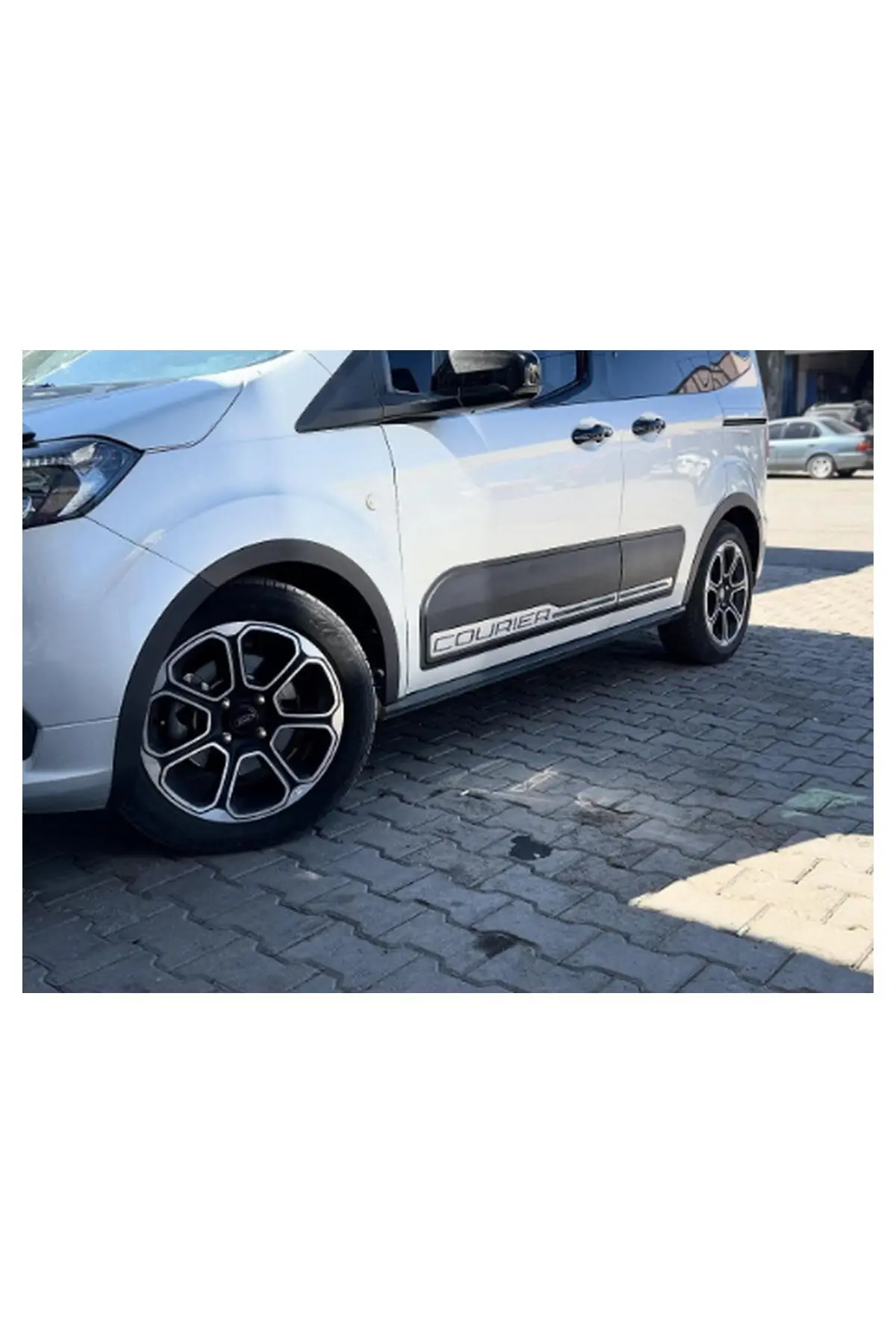 Ford Courier 2014-2018 Uyumlu Çamurluk Dodik Seti 8 Parça ABS Mat Siyah (1)
