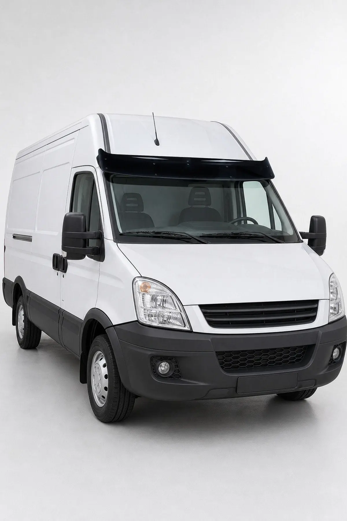 Iveco Daily 2011-2014 Uyumlu Ön Cam Dış Güneşlik (Sunvisor) ABS Siyah (1)