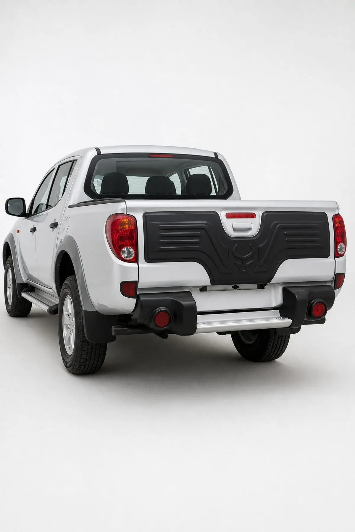 Mitsubishi L200 2015-2019 Uyumlu Arka Bagaj Kapağı Kaplaması 1 Parça ABS Mat Siyah (1)