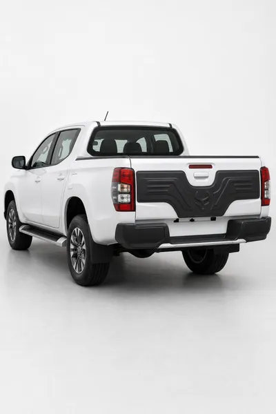 Mitsubishi L200 2019 ve Sonrası Uyumlu Arka Bagaj Kapağı Kaplaması 1 Parça ABS Mat Siyah