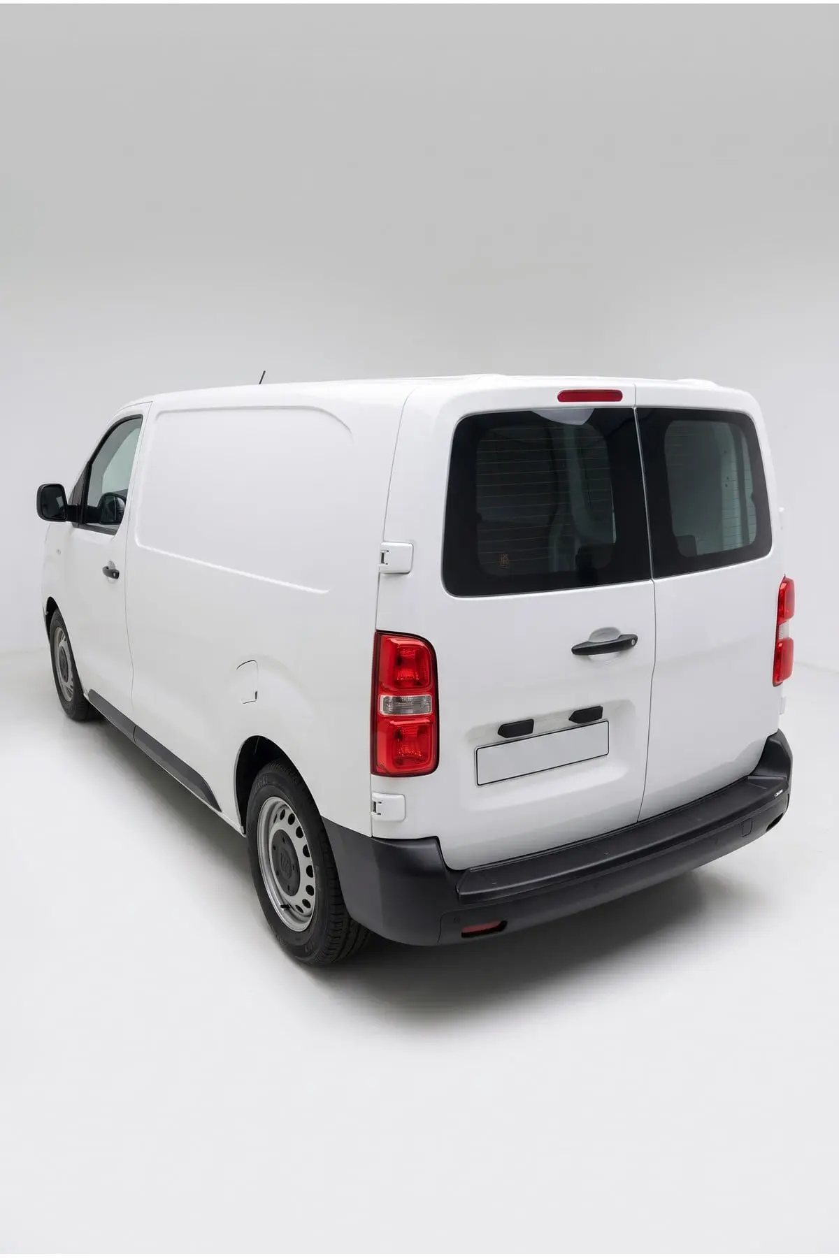 Fiat Scudo 2022 ve Sonrası Uyumlu Arka Tampon Eşiği Koruma ABS Parlak Siyah (1)
