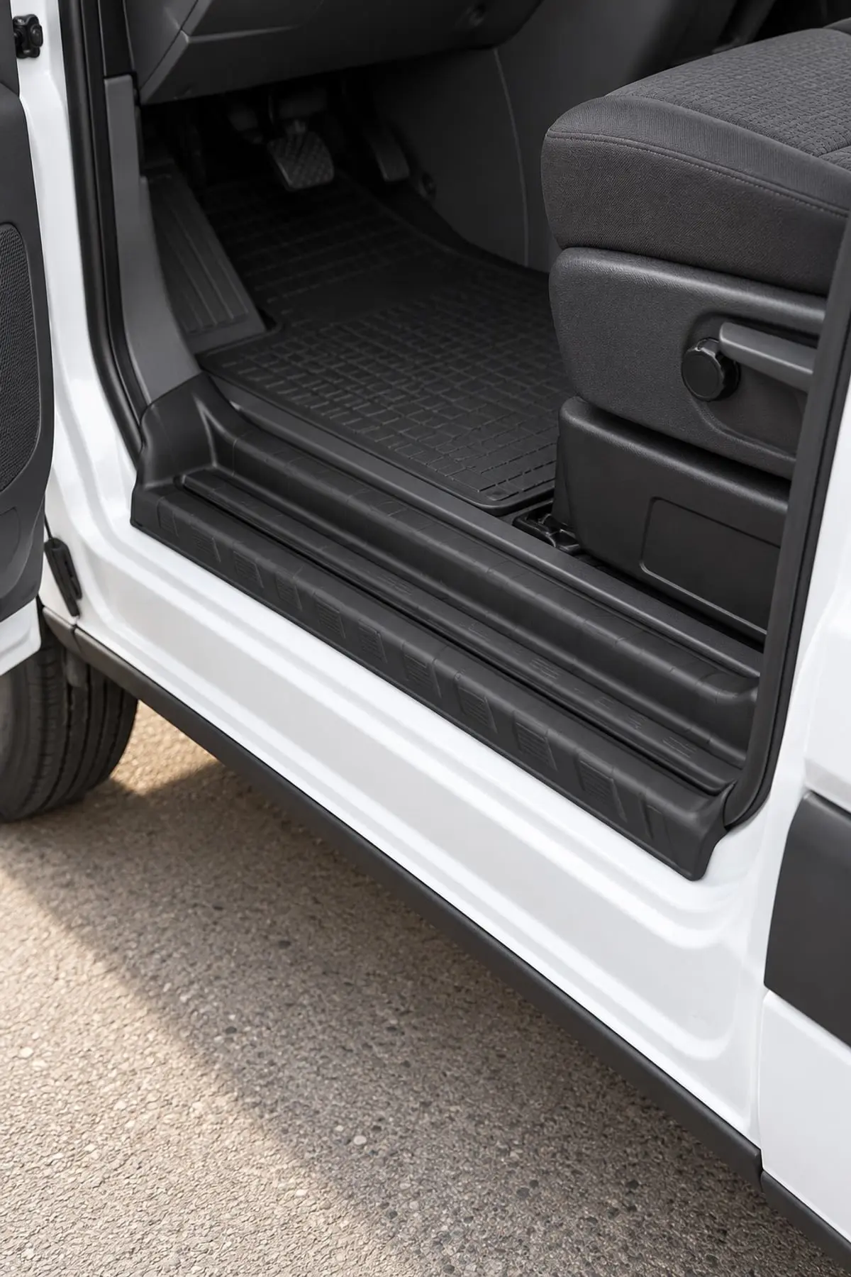 Volkswagen Crafter 2012-2017 Uyumlu Kapı Eşiği Koruma ABS 2 Parça Parlak Siyah (1)