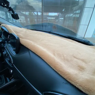 Peluş Halı Torpido ve Bagaj Üstü Araç Örtüsü Kahverengi 130x40 cm