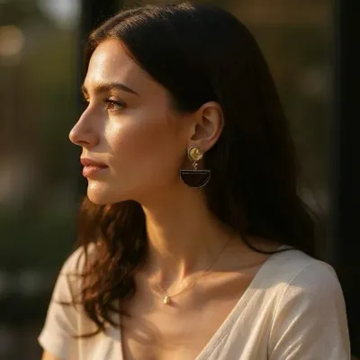 Kahverengi Taşlı Minimal Tarz Küpe