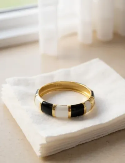 Renkli Mine Görünümlü Gold Kelepçe Bileklik – Trend Model Siyah- Beyaz