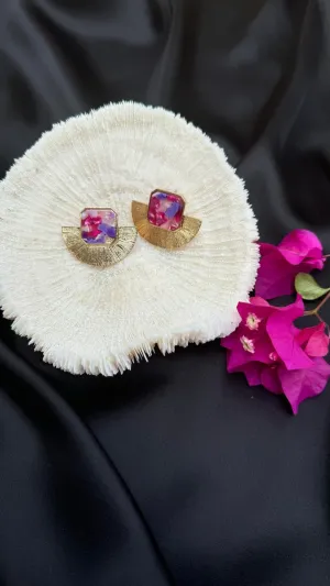 Pembe Mor Taş Detaylı Altın Renkli Modern Küpe