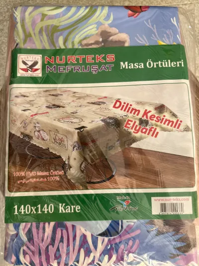 140x140 cm Kare Masa Örtüsü – Dilim Kesimli Elyaflı Masa Örtüsü