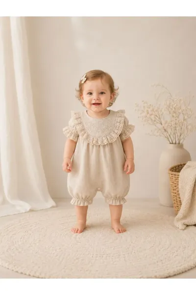Kız Bebek Tulum Keten Güpür Detaylı — Bej