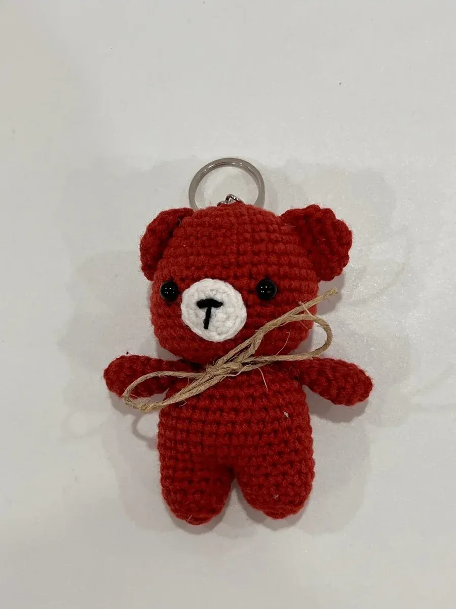 Jüt fiyonklu bordo amigurumi ayıcık anahtarlık — anahtarlıklar kategorisi