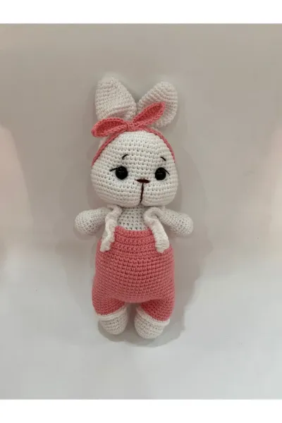 Amigurumi Tavşan Örgü Oyuncak Tulumlu 28 cm — Pembe