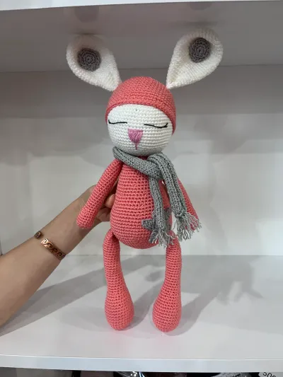 El Yapımı Amigurumi Uyuyan Tavşan - Atkılı Örgü Oyuncak Mercan