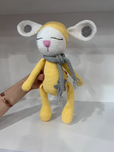 El Yapımı Amigurumi Uyuyan Tavşan - Atkılı Örgü Oyuncak Sarı