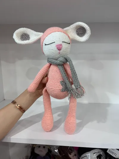 El Yapımı Amigurumi Uyuyan Tavşan - Atkılı Örgü Oyuncak Somon
