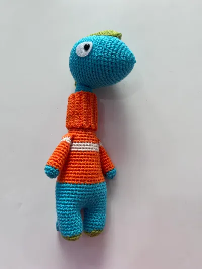 El Yapımı Amigurumi Dinozor Oyuncak - Turuncu Süveterli Örgü Peluş (25cm)