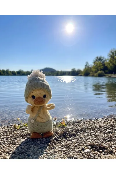 Amigurumi Ördek Örgü Oyuncak Ponponlu Bereli 22 cm — Yeşil