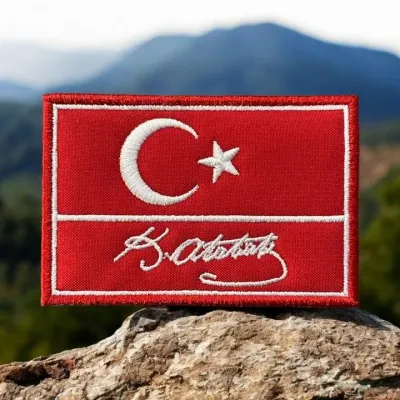 Türk Bayrağı ve Atatürk İmzası Peç Nakış Arma