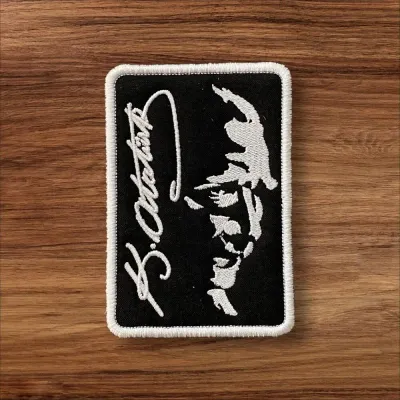 Beyaz Renk Atatürk ve İmza Patch Arma