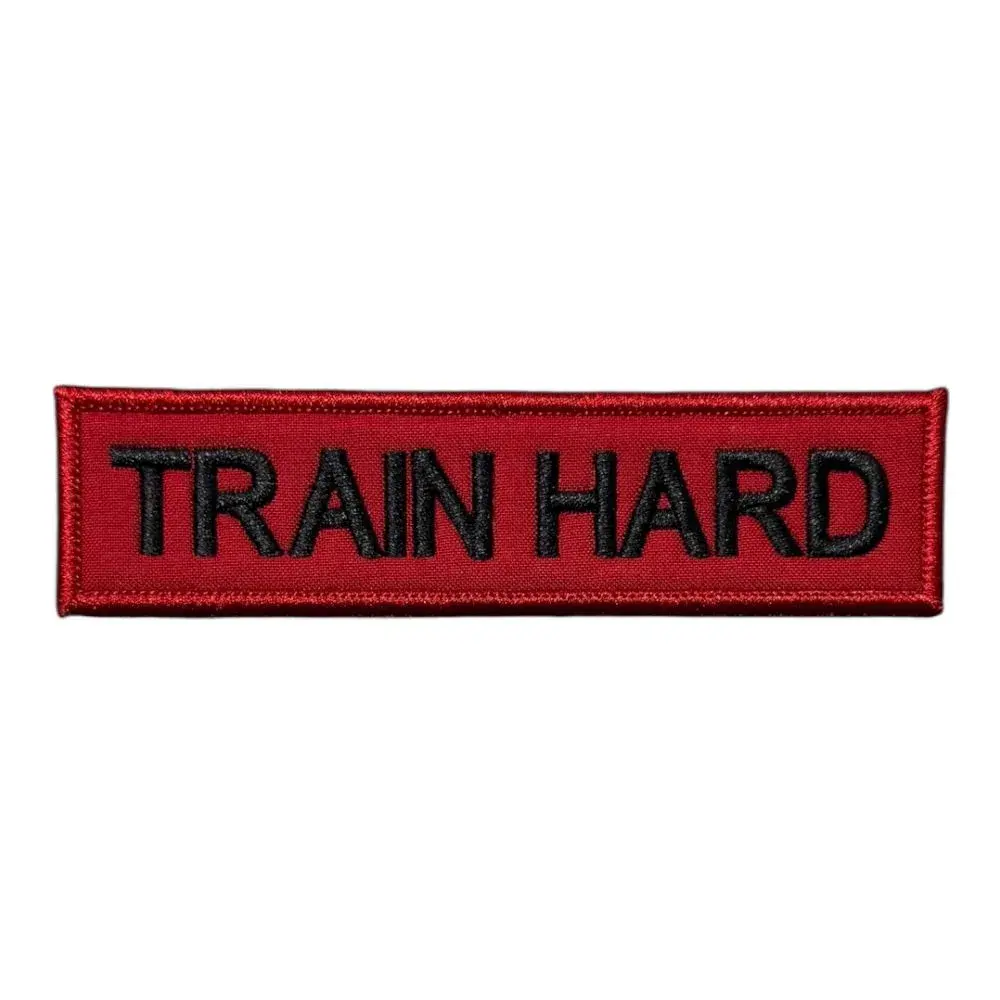 kirmizi zemin train hard yazili patch pec