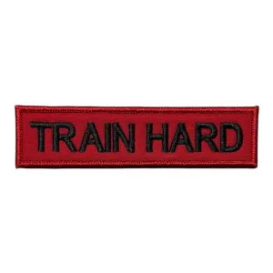 kirmizi zemin train hard yazili patch pec