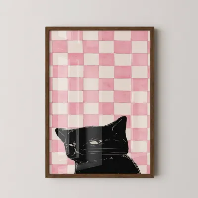 Pembe Karelerde Yan Bakan Siyah Kedi Masif Çerçeveli Tablo - Ceviz Çerçeve