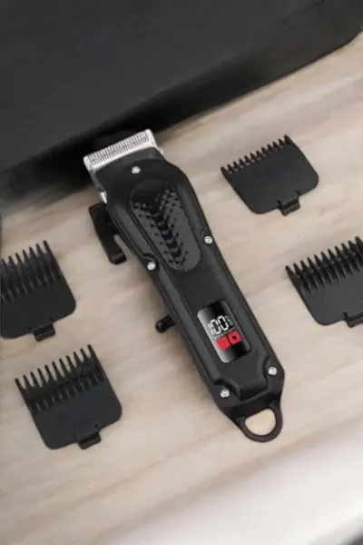 Suya Dayanıklı Tıraş Makinesi Keskin Bıçaklı Dijital Göstergeli Şarjlı