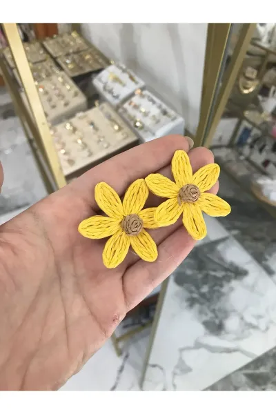 Sarı Çiçek Model Küpe