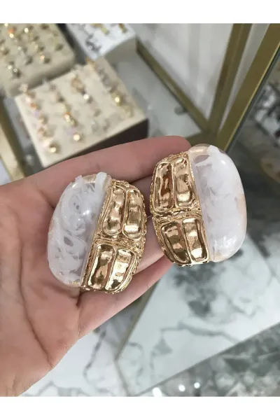 Muadil Marka Gold Detaylı Beyaz Küpe