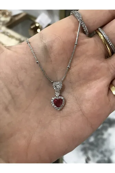 Pembe Kalp Model ve Taş Detaylı Zarif Silver Kolye