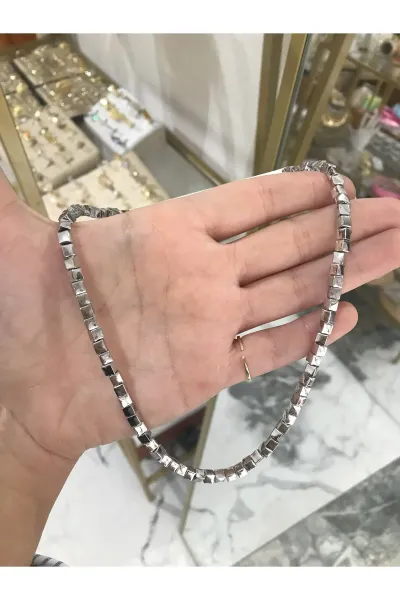 Silver Detaylı Küp Model Kolye