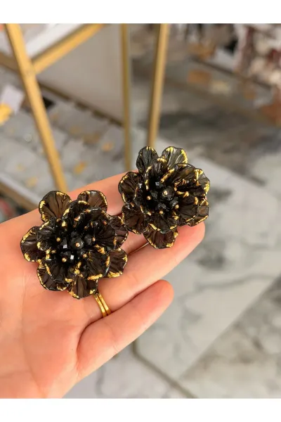 Gold Detaylı Çiçek Model Küpe