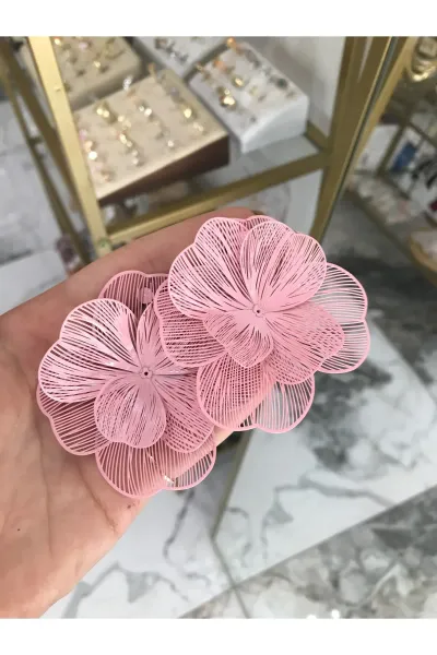 Metal Çizgili Çiçek Model Küpe