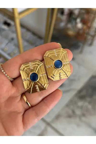 Vintage Kare Model Gold Çerçeveli Lacivert Taş Detaylı Küpe