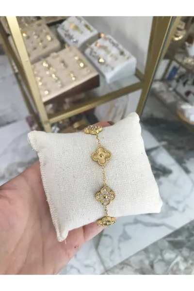 Taş Detaylı Marka Yonca Bileklik
