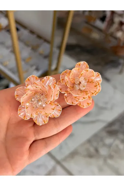 Gold Detaylı Pembe Çiçek Model Küpe