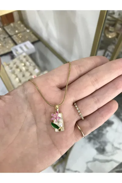 Dikdörtgen Çiçek Detaylı Çelik Sanat Kolye