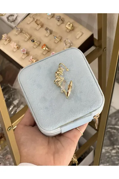 Taş Detaylı Kıkırdak Model Küpe