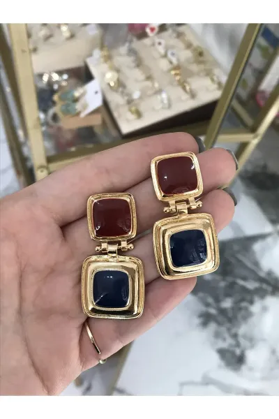 Gold Çerçeveli Retro İkili Taş Küpe – Lacivert & Bordo Kare Model, Gösterişli Vintage Sarkıt Küpe