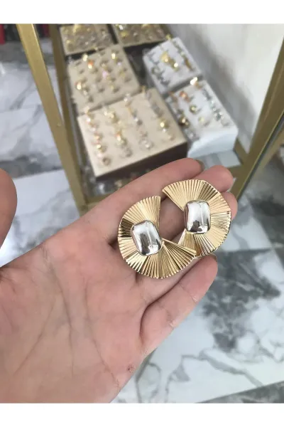 Gold ve Gümüş Detaylı Küpe