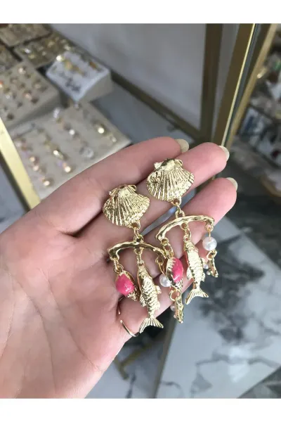 Deniz Kabuğu ve Pembe detaylı Balıklı Küpe