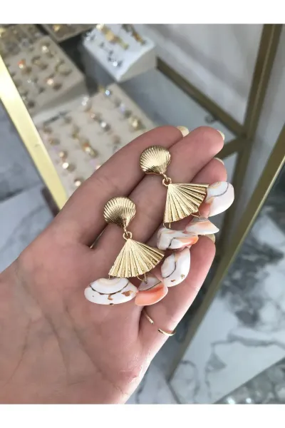 Deniz Kabukları ve Gold detaylı Küpe