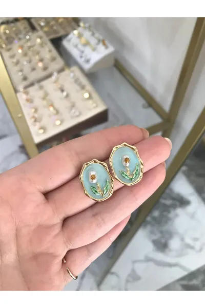 Çiçek Model Mineli İnci detaylı Küpe