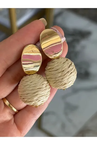 Gold Detaylı Krem Hasır Küpe