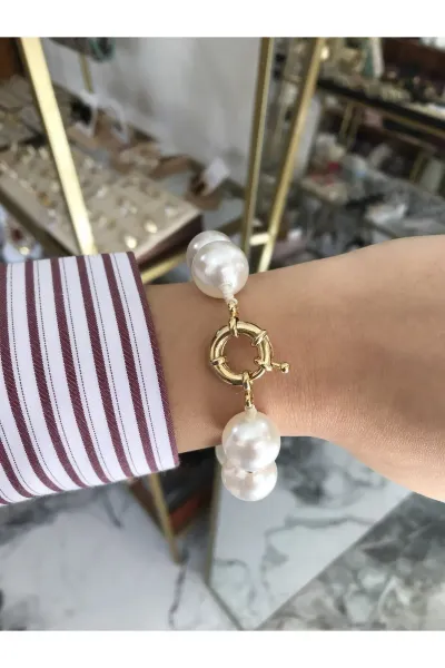 VIP Gold Kilit Detaylı Beyaz Bileklik